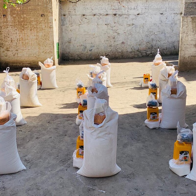 Volunteers distributing food aid to families at Zhwand
